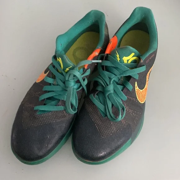 Mens Nike shoes - Picture 2 of 6